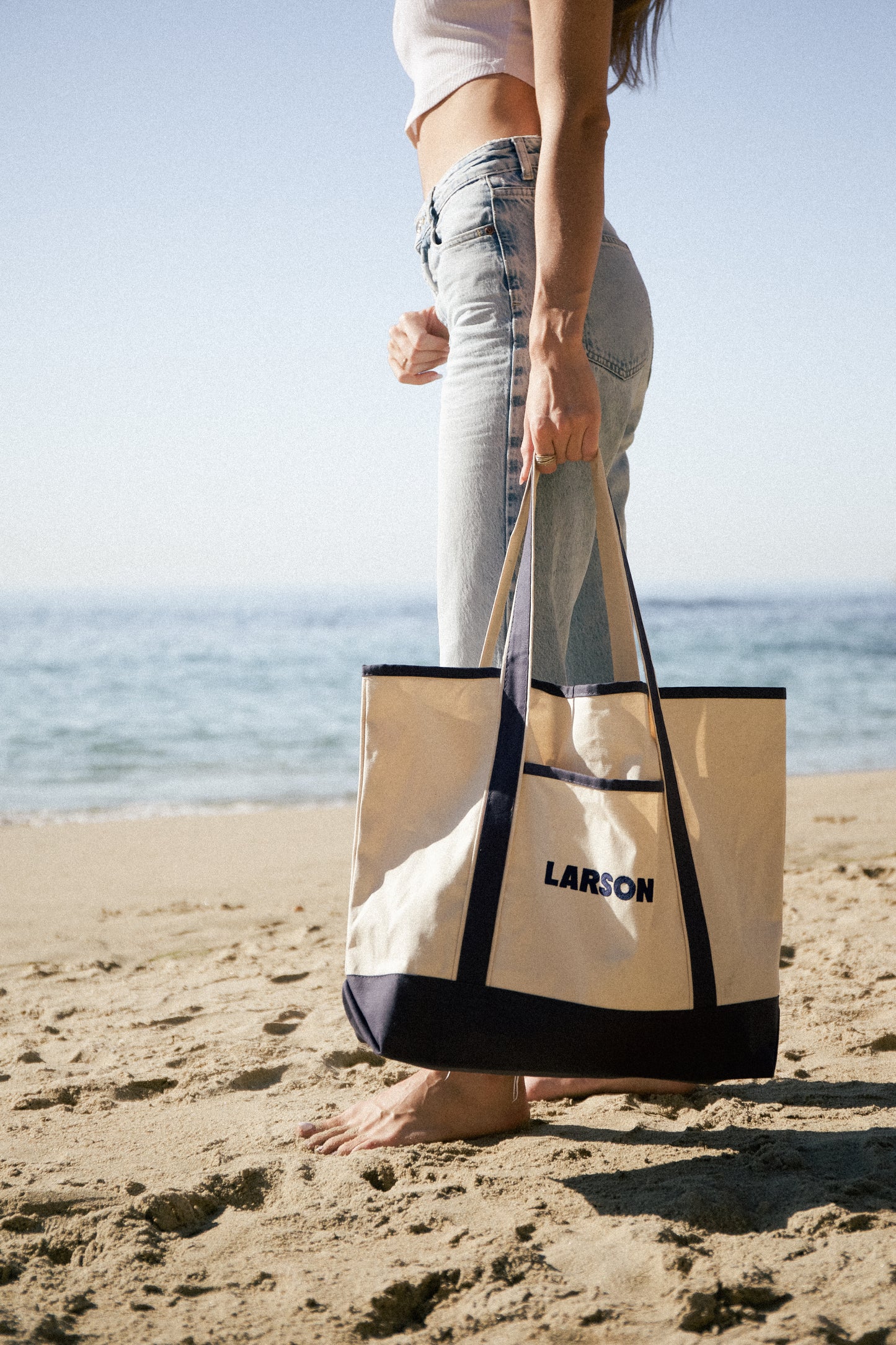 LARSON EMBROIDERED TOTE IN NAVY/NATURAL